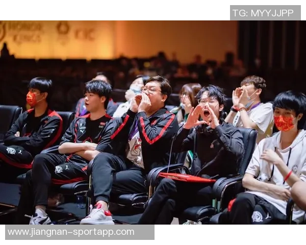 利桑德罗随队训练状态回暖预计十月底前重返赛场