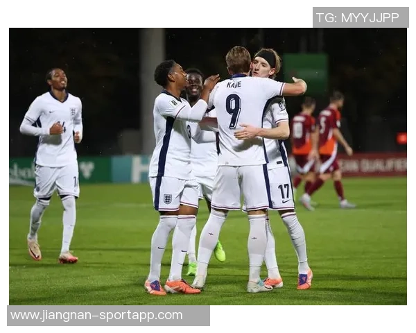 萨顿盛赞凯恩足球头脑称其为英格兰历史最佳射手之一