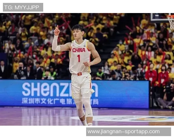 曾凡博未能上场引发热议教练与队友各有隐忧与考量