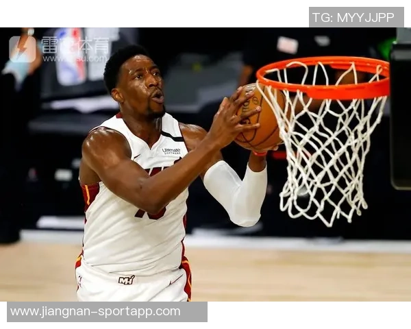 阿德巴约半场表现出色10投7中贡献16分5篮板助力球队高效终结比赛